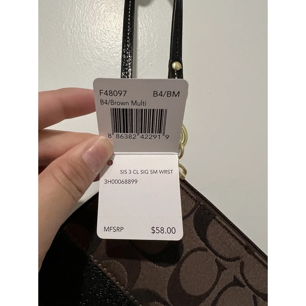 Coach corner zip
